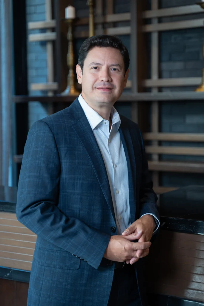 Walter H. Bravo, London Consulting Group
